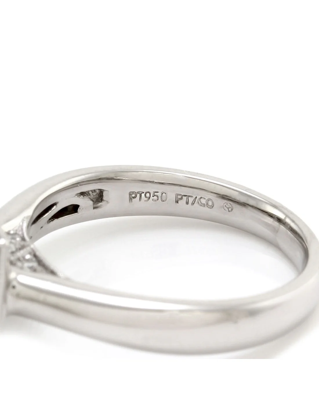 1.00ct VVS2, J GIA Certified Princess Cut Diamond Engagement Ring in Platinum - Image 4