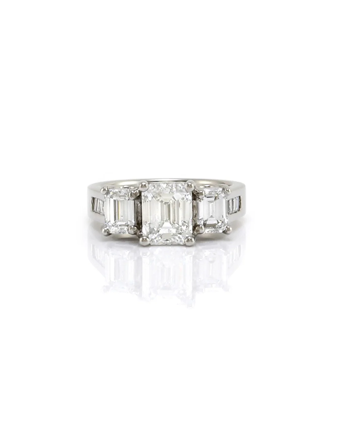 1.51ct SI1, F GIA Certified Emerald Cut Diamond Engagement Ring in Platinum - Image 3