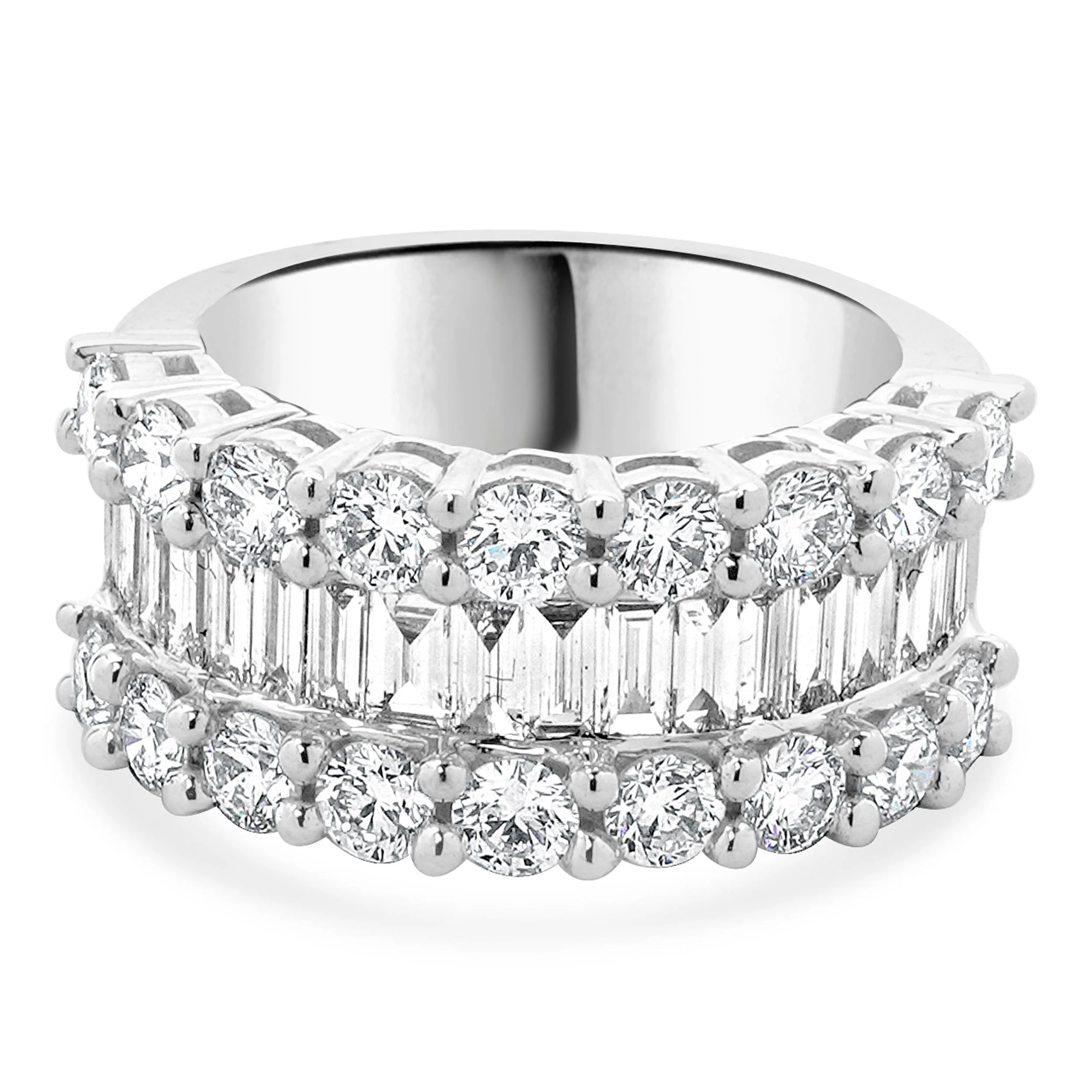 18 Karat White Gold Round and Baguette Diamond Cigar Band