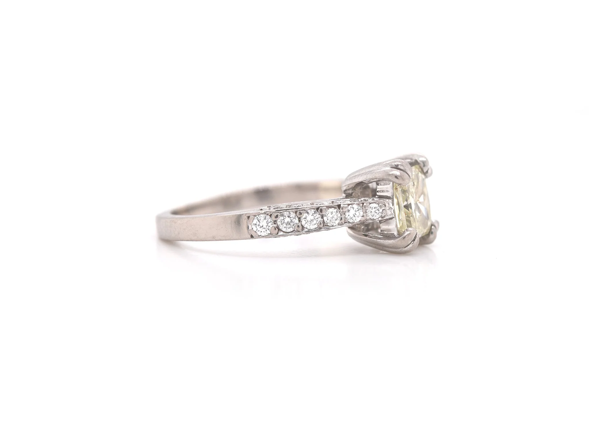 18k White Gold 0.75ct Radiant Diamond Engagement Ring - Image 2