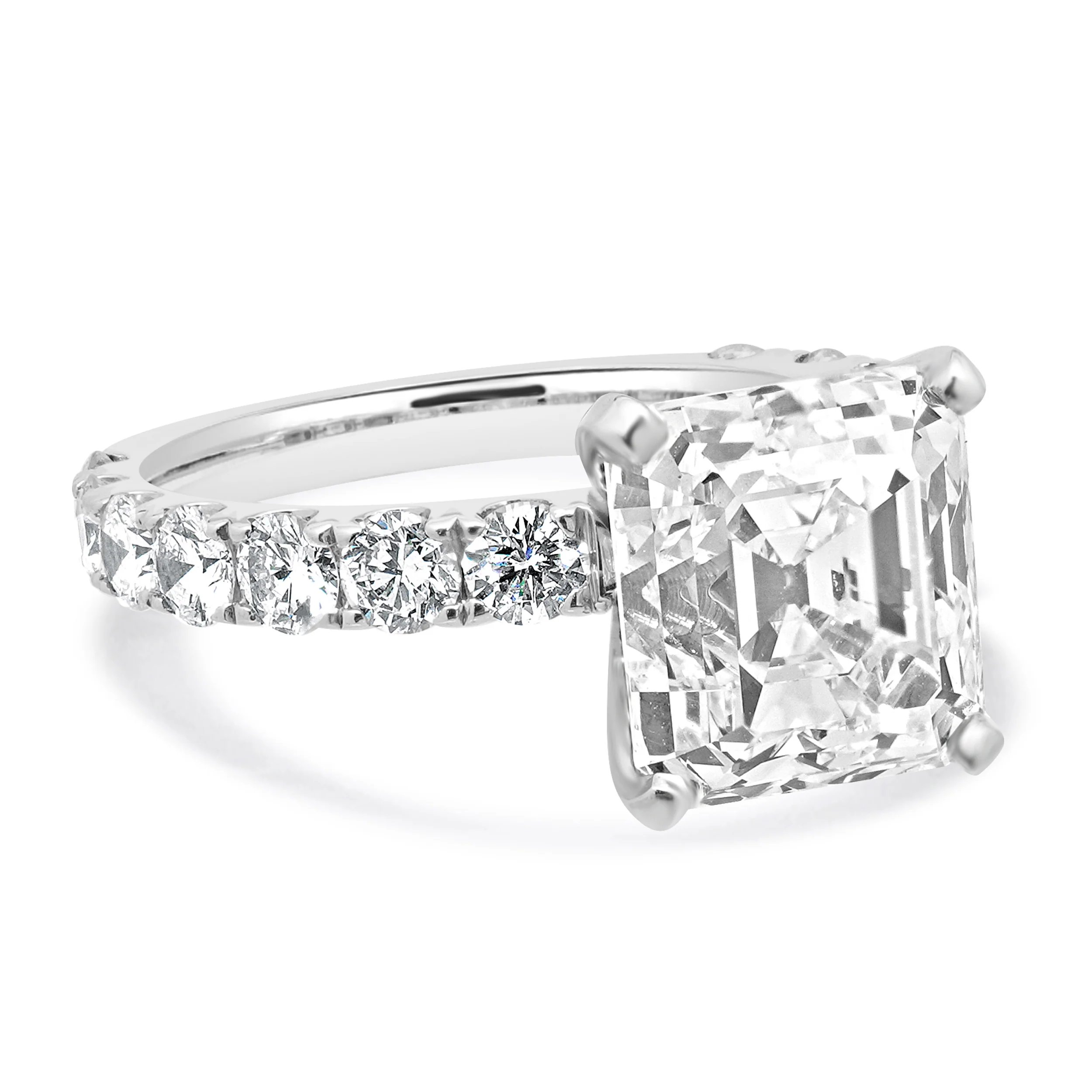 18 Karat White Asscher Cut Diamond Engagement Ring - Image 4