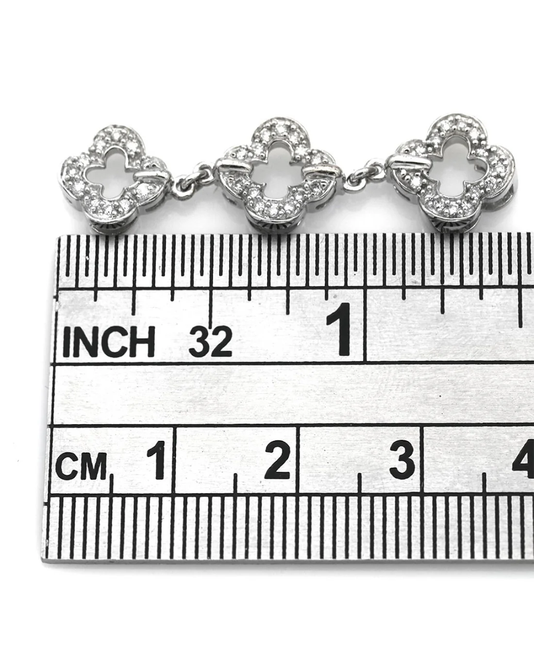 Diamond Open Quatrefoil Graduated Drop Pendant in White Gold - Image 3