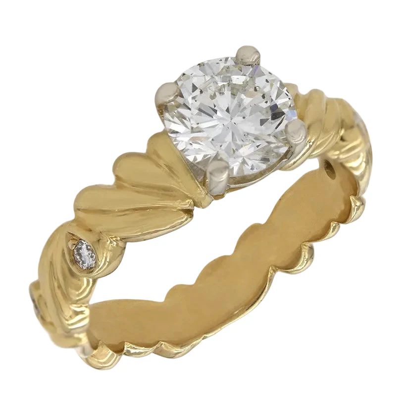 18K Yellow Gold Round Brilliant Cut Diamond Engagement Ring