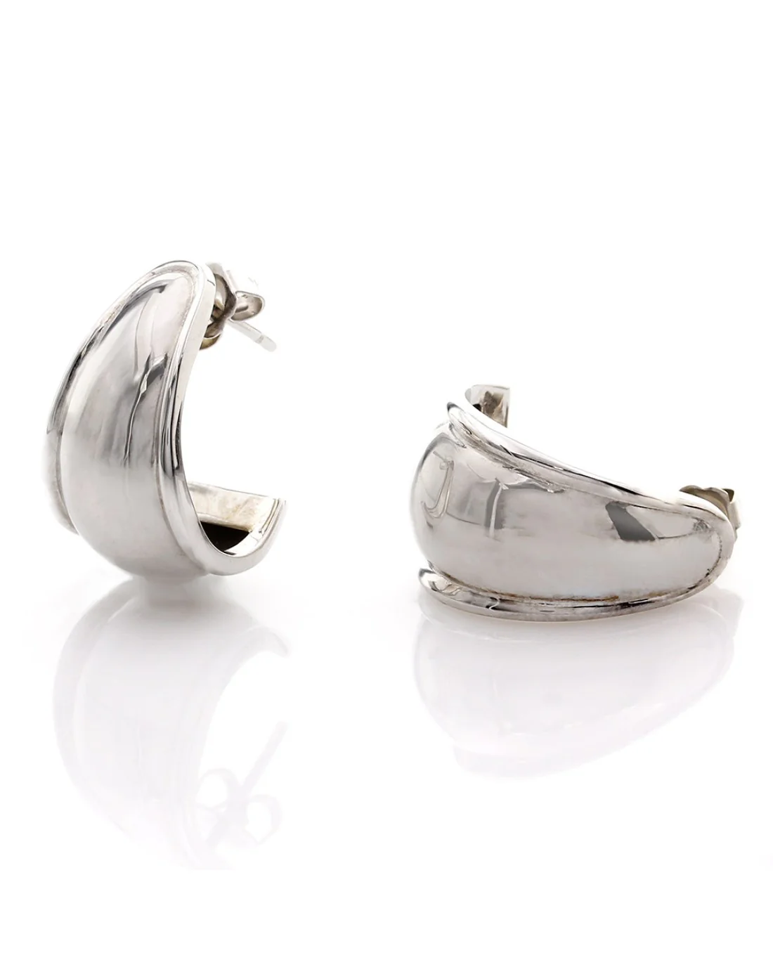 Fluted Tapered Earrings in White Gold - Image 2