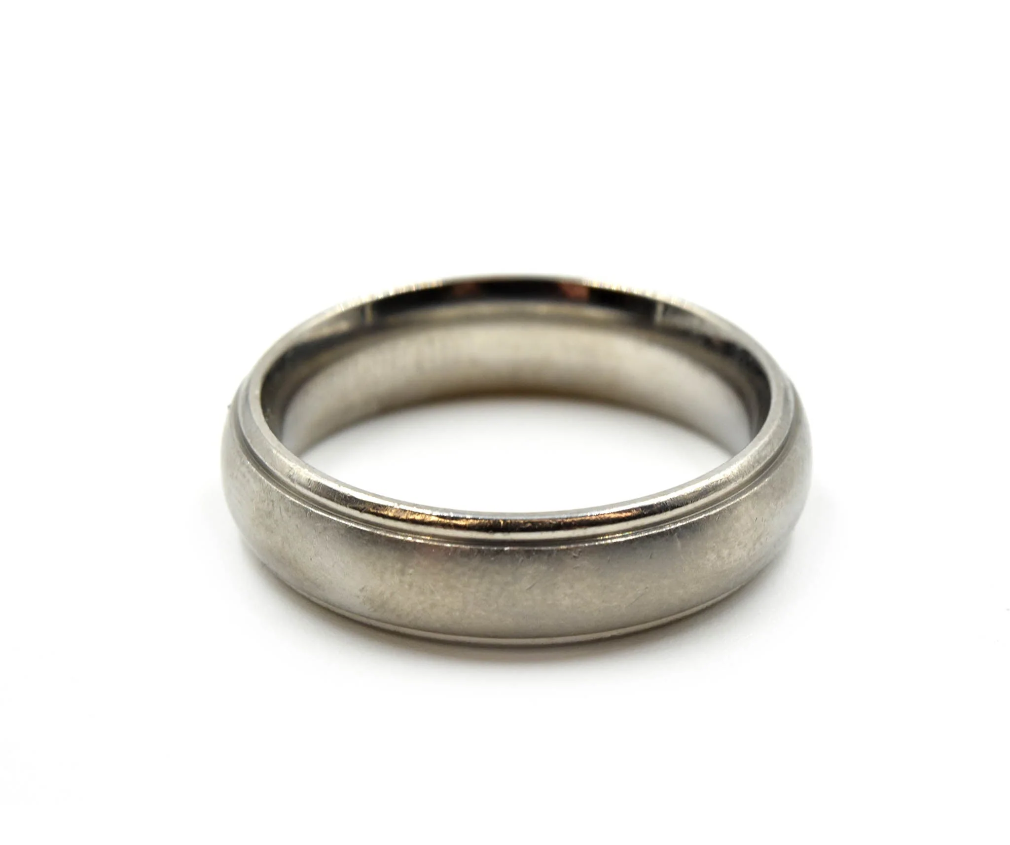 Gents Titanium 5mm Band with Brush Finish Size 10 - Image 2